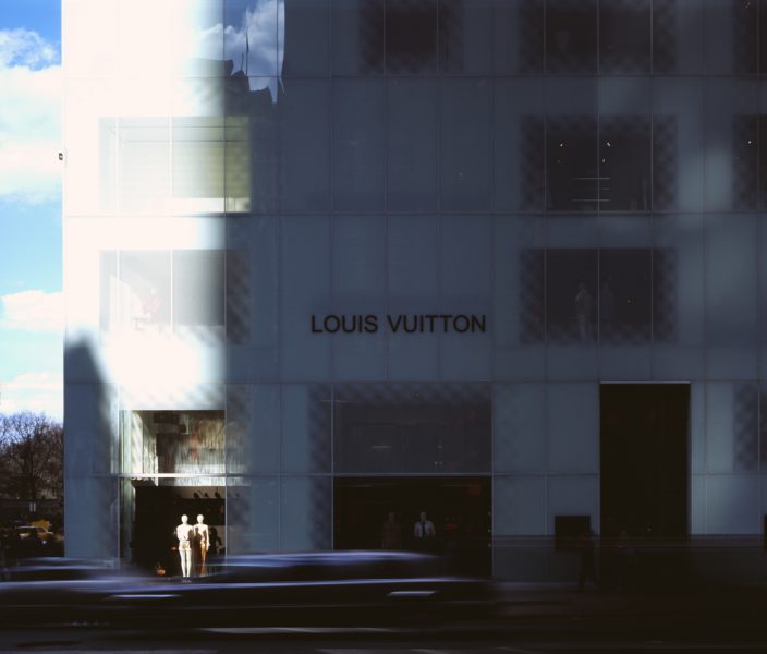 United States, New York city, Manhattan, 5th Avenue, Louis Vuitton building  by Japanese architect Jun Aoki, taxi Stock Photo - Alamy