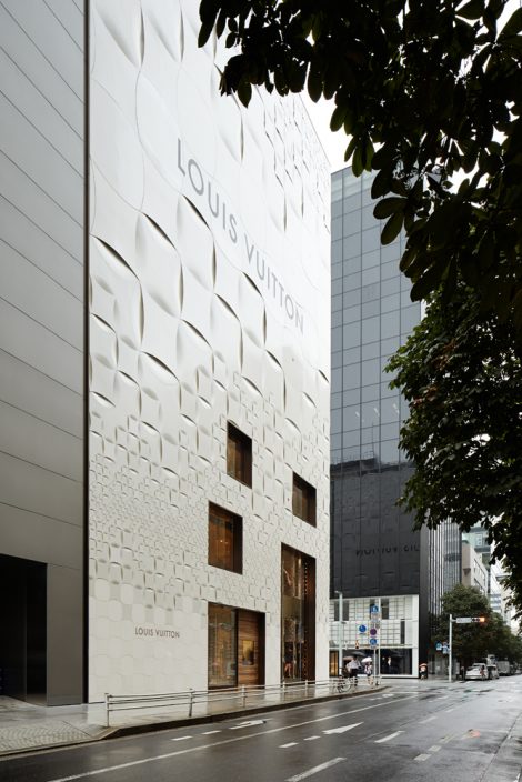 Jun Aoki wraps Louis Vuitton Ginza Namiki store in pearlescent facade